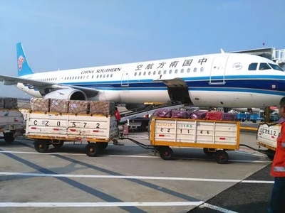 國際空運(yùn)貨物查詢?nèi)ヂ?航空公司官網(wǎng)與貨代服務(wù)詳解